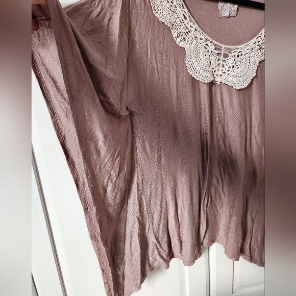 JENNA & JESSIE Long crochet dust pink shirt - Picture 2 of 6